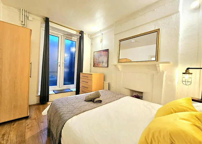 Duplex Home With 3 Bedrooms And Large Sofa-Bed Plus Back Patio, Near Angel And King\'S Cross Station